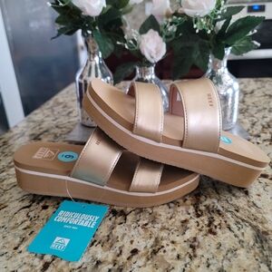 Reef Hali HI 2 Bar Women’s Sandal Champagne  Metallic Platform Size 6 New